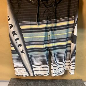 Men’s Oakley Casual Swimming Board Shorts Size 34